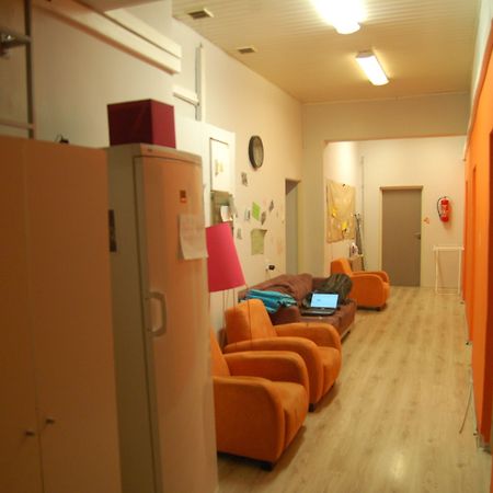Hostel Family Erasmus Center ワルシャワ エクステリア 写真